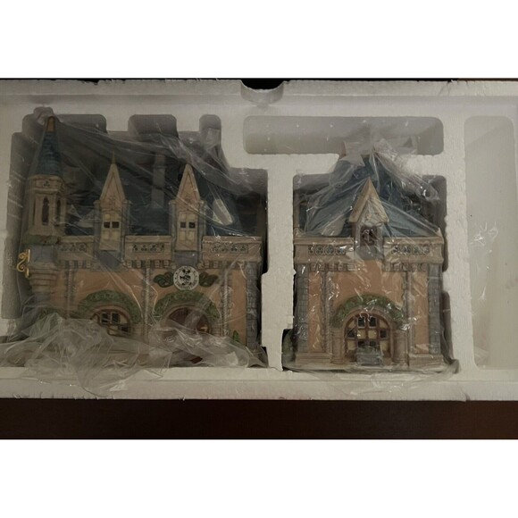 Dept 56 Disney Parks Village Series Mickeys Christmas Carol Fantasyland Retired - Picture 10 of 14